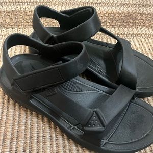 TEVA Hurricane Sandals